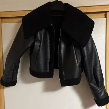 raycassin 보아 카라 부착 블랙 가죽 블루종