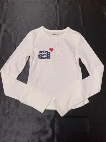 aeae 화이트 긴팔 티셔츠