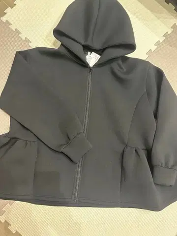 coca 코카 블랙 후드 부착 페플럼 후드티 미사용 새상품