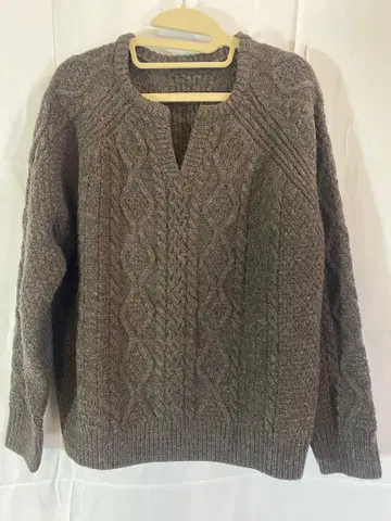 아메리칸 홀릭 M 다크 브라운 케이블 니트 V넥 스웨터