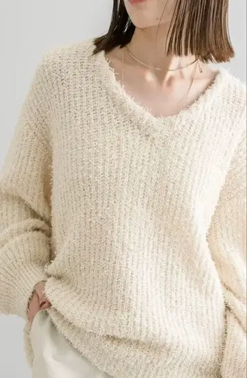 아이보리 V넥 오버 사이즈 니트 스웨터