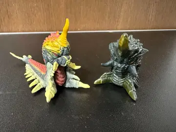 BANDAI 바트라 유충 피규어