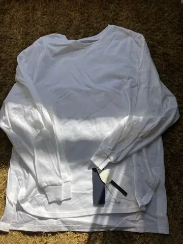 mal 구매 화이트 긴팔 T셔츠 택 포함 새상품