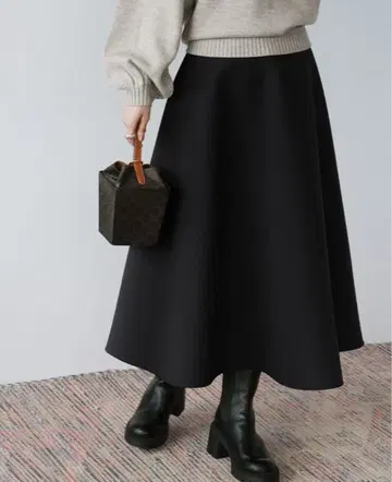 [미사용 새상품] 본딩 스커트