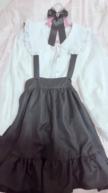 프릴 달린 블라우스와 스커트 세트