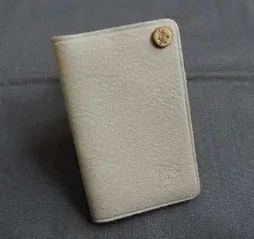 상태 좋음 IL BISONTE 카드 패스 케이스 WT