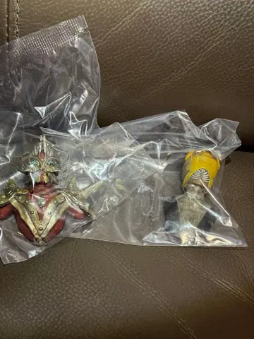 제일복권 울트라맨 괴수 머리 장식 2개