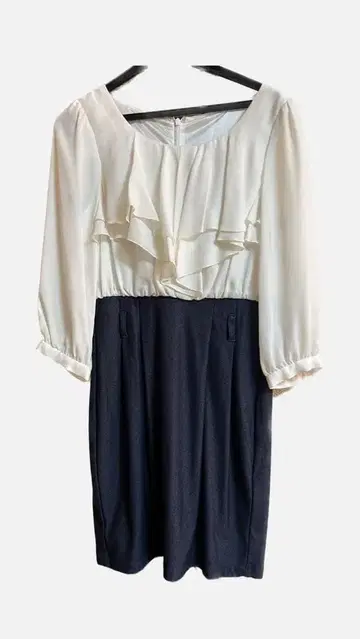 세실 맥비 / 프릴 디자인의 무릎 기장 원피스