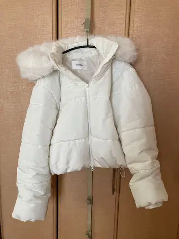 NICE CLAUP 후드 부착 숏 다운 자켓