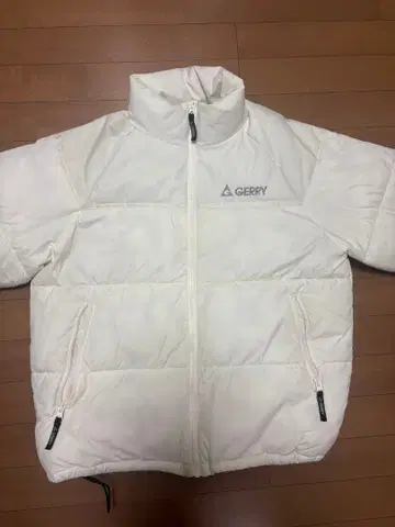GERPY 화이트 다운 자켓 가격 인하 가능