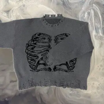 그레이 스웨터 스켈레톤 패턴