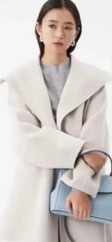 이번 시즌 완판템, 벨트 포함 빅 칼라 미디 코트, 미사용 새상품