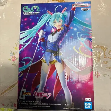GUNDAM x 하츠네 미쿠 피규어 건담 콜라보