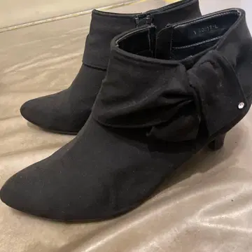 vanitybeauty 개더 리본 부티 (블랙 스웨이드)