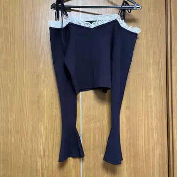 chico 소매 플레어 프릴 레이스 V 니트