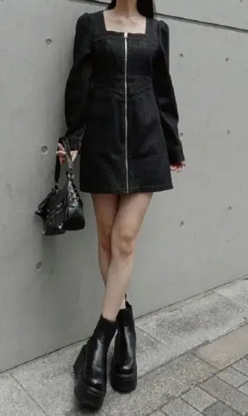 MENOT 블랙 프론트 지퍼 미니 원피스