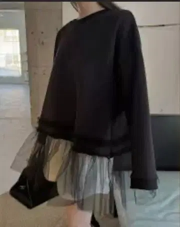 벌스데이 바쉬 TULLE DOCKING SWEAT TOPS