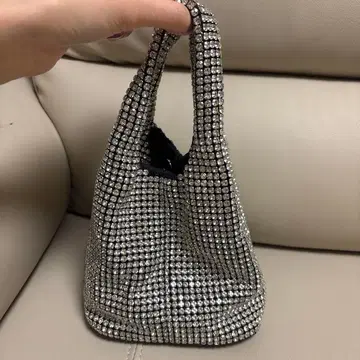 GRACE CONTINENTAL 실버 핸드백