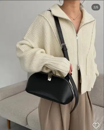 [애드 컬럼/ADD CULUMN] 피규어 바디백 블랙 숄더백