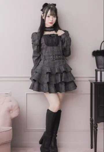 새상품 pium 초커 프릴 티어드 원피스 블랙 체크