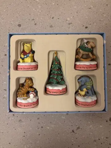 곰돌이 푸 크리스마스 피규어 세트