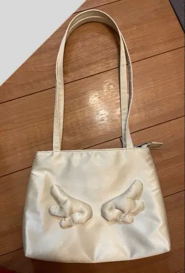 이뎀 엔젤 모티브 새틴 백 위시코어