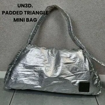 UN3D. PADDED TRIANGLE MINI BAG