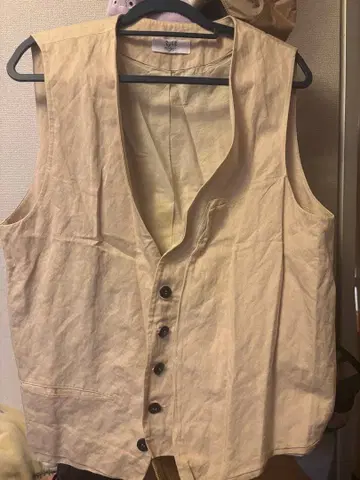 ZUEE 베이지 베스트 앞 버튼식