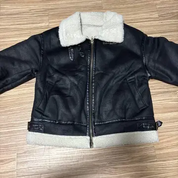 블랙 보아 자켓