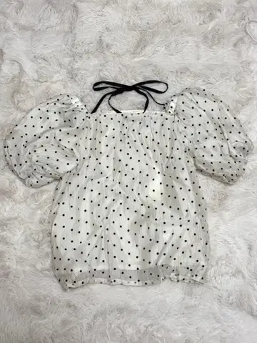 화이트 도트 무늬 반팔 블라우스