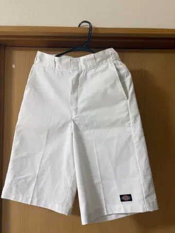 Dickies 하프 팬츠 화이트