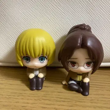 진격의 거인 알민 한지 2체 세트