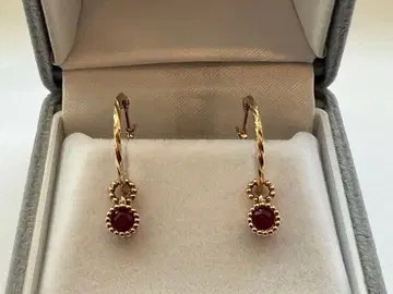 루비 참 포함 골드 후프 귀걸이 세트 펜던트 탑 덤 포함.