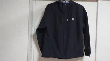 Champion 블랙 후드 부착 브레이커