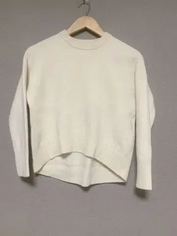 MACPHEE 화이트 긴팔 니트