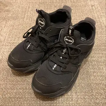 블랙 스니커즈 통굽