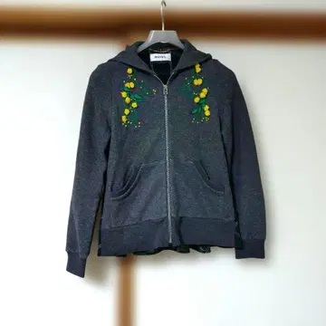 MUVEIL 꽃무늬 자수 후드 부착 후드티