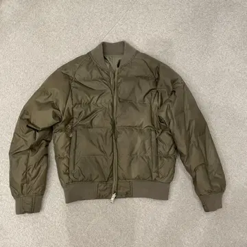 올리브색 MA-1 스타일 다운 자켓