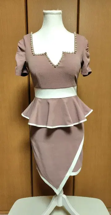 페플럼 디자인 원피스