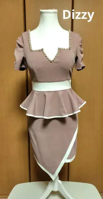 페플럼 디자인 원피스