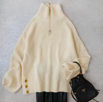 새상품급 TICCA 골드 버튼 알파카 울 하이넥 니트 풀오버 F