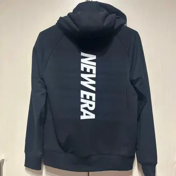 NEW ERA 블랙 후드티 MEDIUM