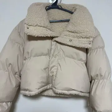 베이지 숏 기장 플리스 자켓 보아 카라 부착