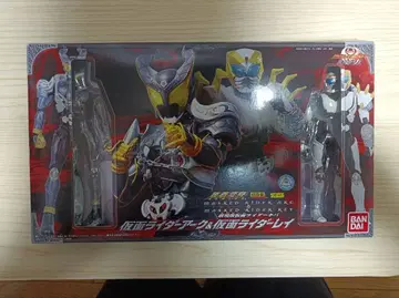 장착변신 가면라이더 아크 & 가면라이더 레이 초합금