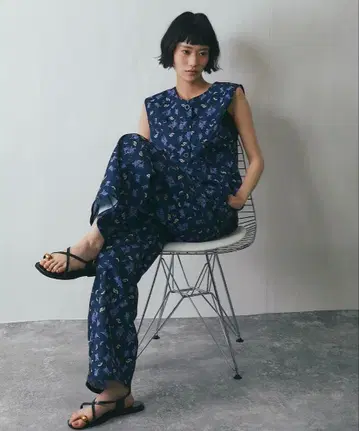 [ 택 포함 새상품 ] ANOTHER S 꽃무늬 팬츠 네이비