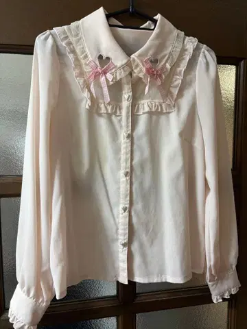 LIZLISA 하트 자수 깅엄 리본 포함 긴팔 블라우스