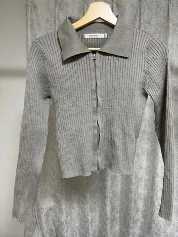 MOUSSY 그레이 라메 리브 상의