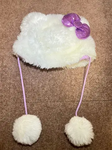 헬로키티 퍼 모자 폼폼 포함