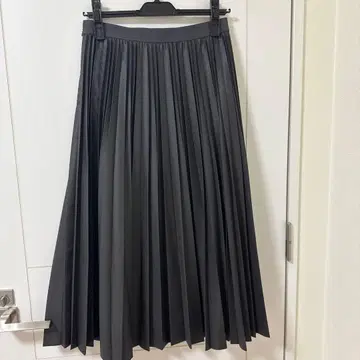 아나이 사이즈 38 차콜 그레이 레더라이크 플리츠 스커트