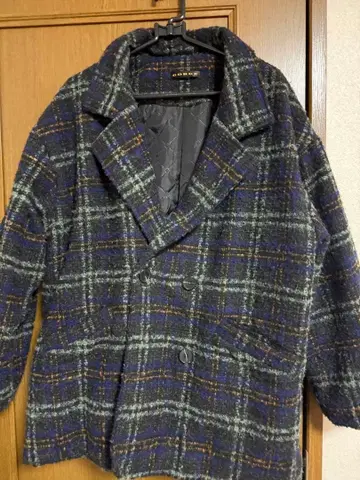 더블 브레스트 체크 무늬 코트